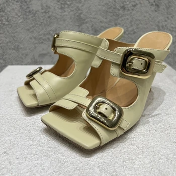 Новая обувь Женские Шлепанцы из натуральной кожи с квадратным носком на очень высоком каблуке с металлическим украшением, высококачественные сандалии, Дизайнерские тапочки