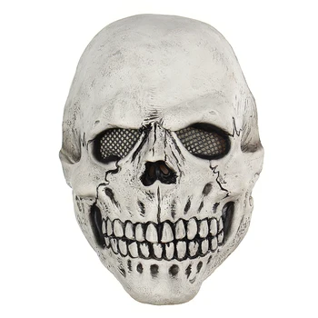 Страшный костюм на Хэллоуин изображает зловещую маску-череп из латексной маски
